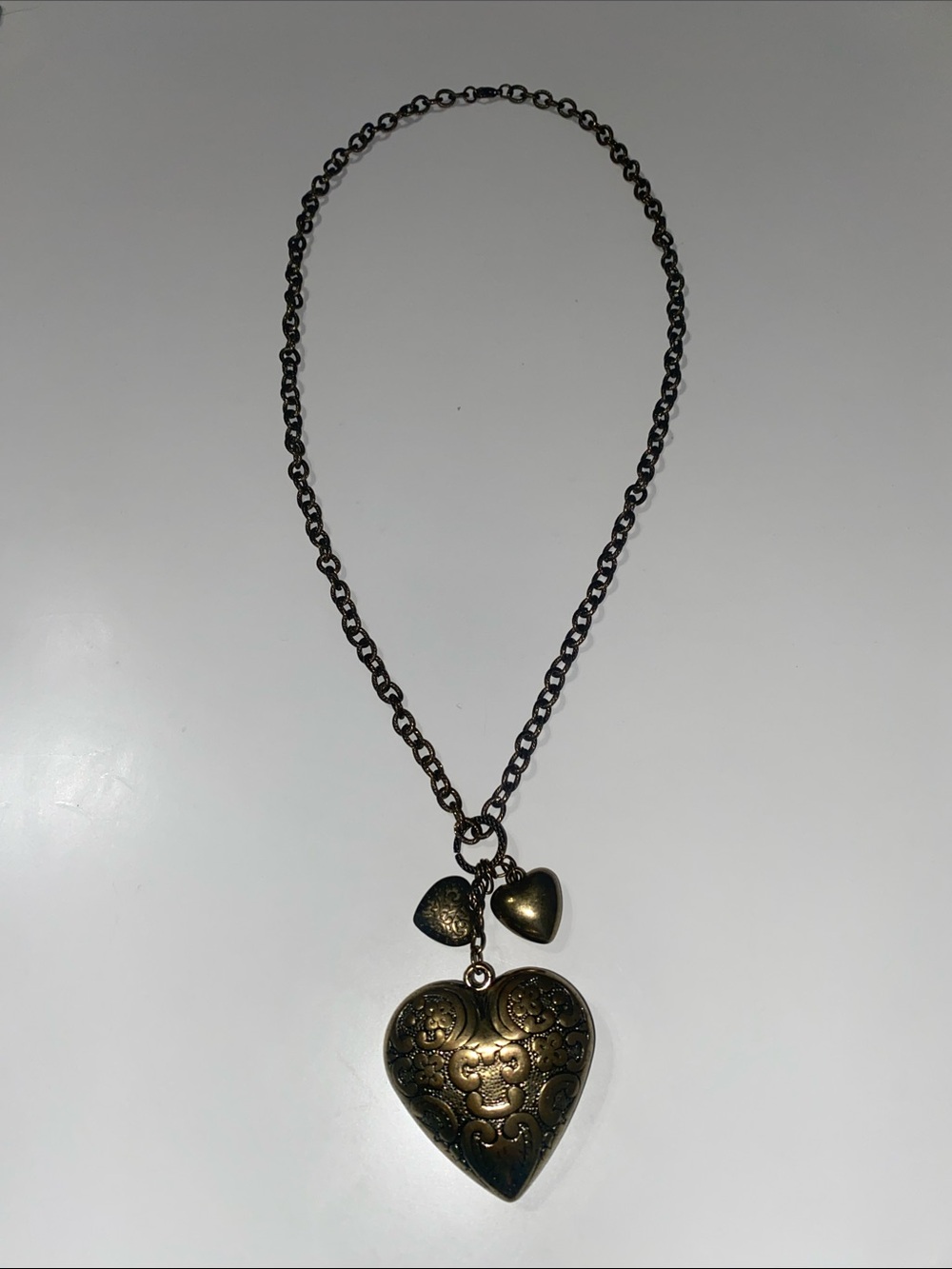 Antique-Style Gold Heart Pendant Necklace - Women Jewelry